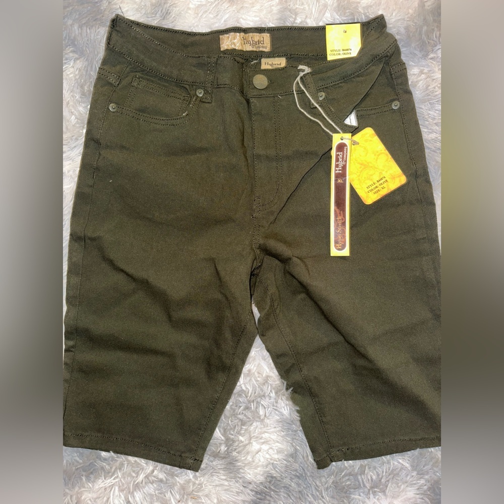 Hybrid & Company Woman’s Olive Hyper Stretch Shorts - NWT Size XL